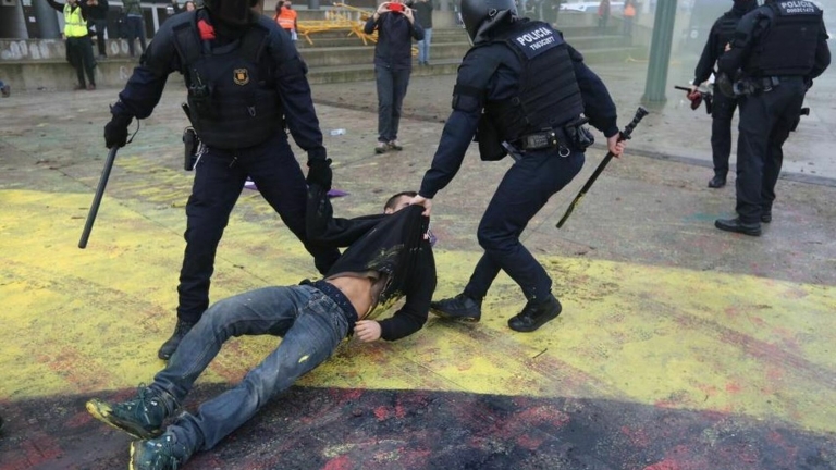 Voldelige demonstrasjoner i Katalonia