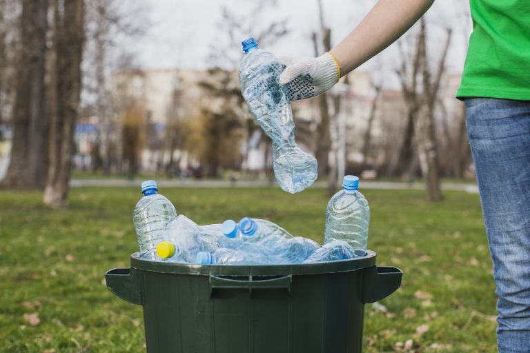 Nye miljølover strammer inn bruken av plast