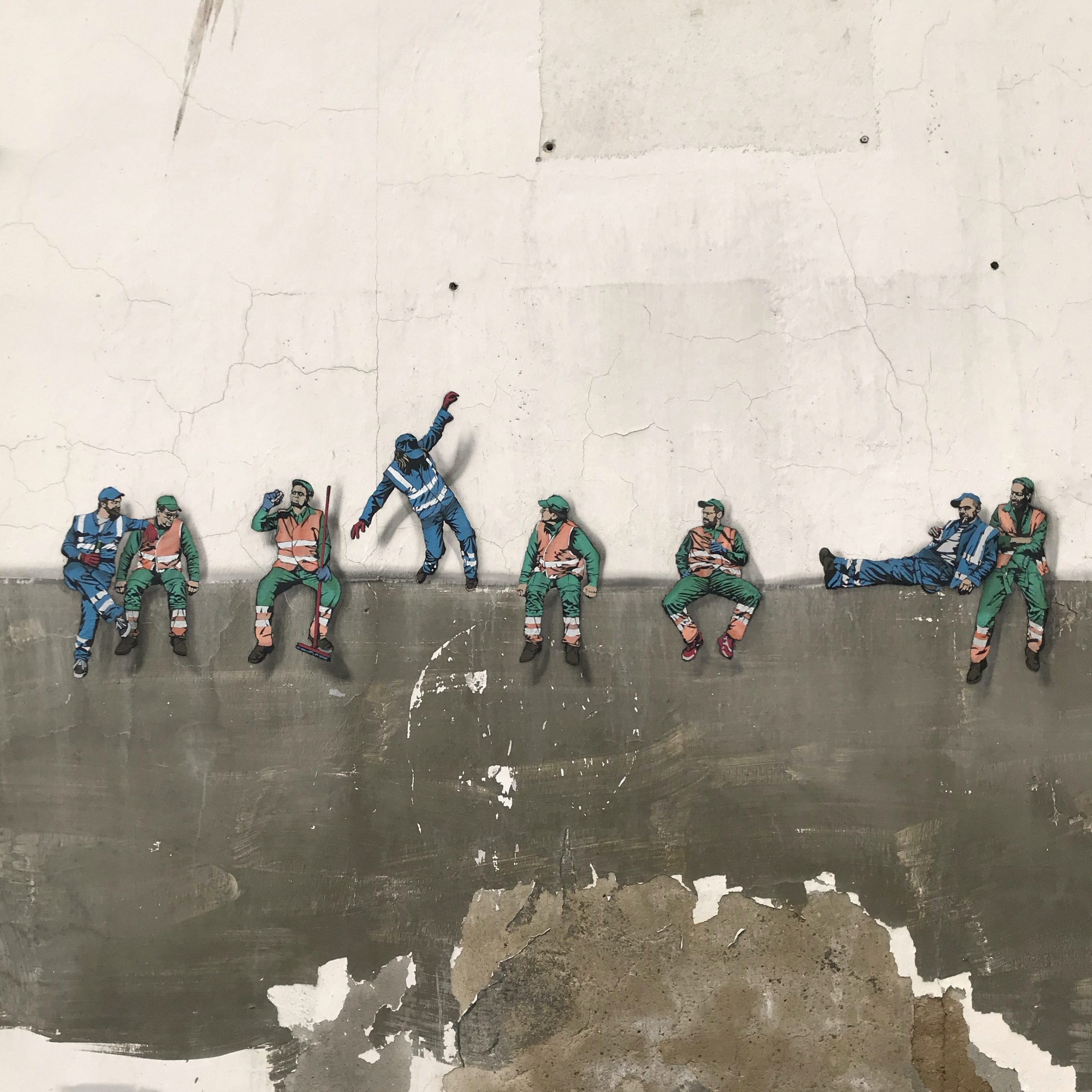 workers on wall painting