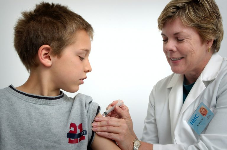 Unge mennesker bør unngå covid-vaksine