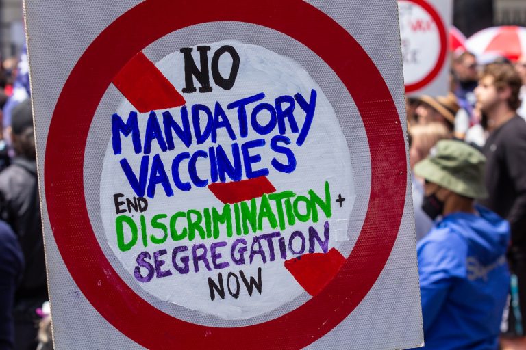 Protesterer etter vaksinedødsfall